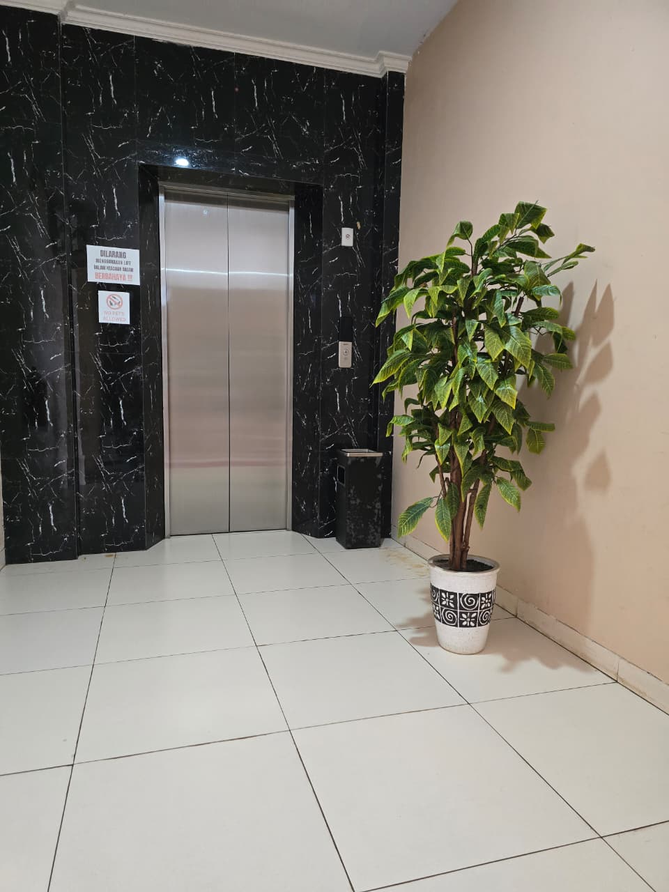 Lift Hotel