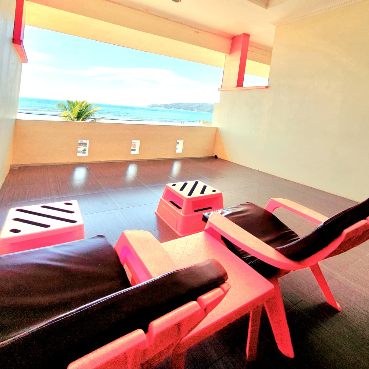 kamar family sea view Hotel tenda Pantai Timur Pangandaran HOTEL TENDA PANGANDARAN Family Sea View